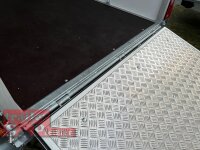 Pongratz PKL 350/15 T mit Tür/Rampe Kombination - 2600 KG Kofferanhänger Plywoodwände hochglanz weiß