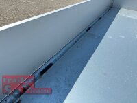 Saris K1 276 170 2700 2 - 2700 kg Heckkipper - mit Handpumpe und ALU Rampen im Schacht unter der Ladefläche