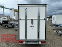 martz KARGO 300 C R 1,3T Plywood Kofferanhänger mit Rampe - gebremst mit Zurrleisten - Heckstützen - 100 KM/H