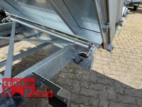 HUMBAUR HTK 3000.27 I 314 x 175 I 2700 KG I Dreiseitenkipper mit E-Pumpe - Rampenschacht
