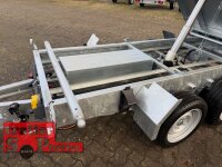 HUMBAUR HTK 2700.27 I 267 x 150 I 2700 KG I Dreiseitenkipper mit E-Pumpe - Rampenschacht mit SI-GI Laubgitter 70 cm