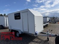BLYSS Kofferanhänger mit Rampe F2736HTD/HK, AERO 353x150x180cm - Seitentür + Fenster - 100 KM/H - Zurrleisten - Heckstützen