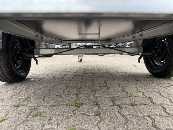 Aussteller / HUMBAUR Startrailer H 132513 ALU 1300 kg gebremst 251 x 131 mit Reling und H-Gestell
