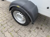 Aussteller / HUMBAUR Startrailer H 132513 ALU 1300 kg gebremst 251 x 131 mit Reling und H-Gestell