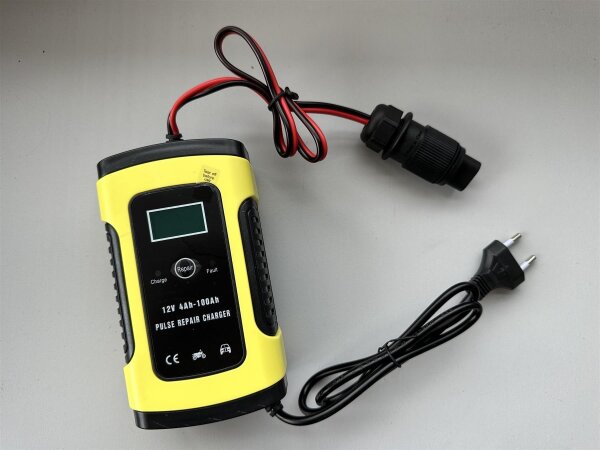 mit 12V Ladegerät und Steckermontage